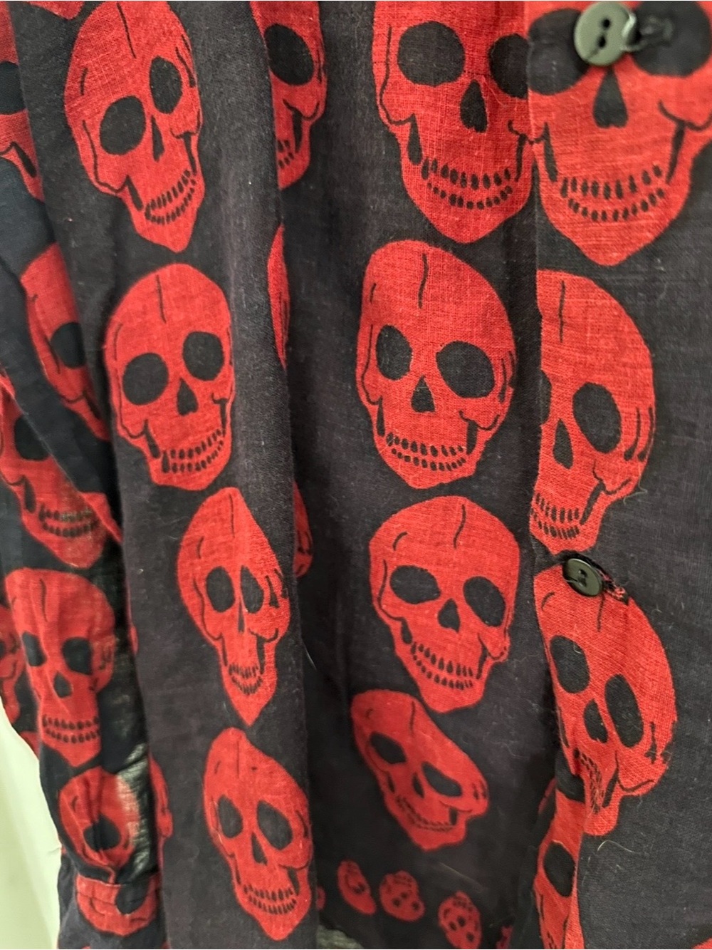 Tripp NYC Collectible Black & Red Skull Print Long-Sleeved Buttoned Down - Picture 4 of 12